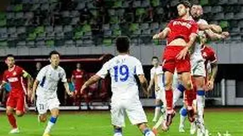 赵露思逆境求生，朱一龙票房压力，曾舜晞崭新机遇，翟潇闻勇敢抗争娱乐圈风云！