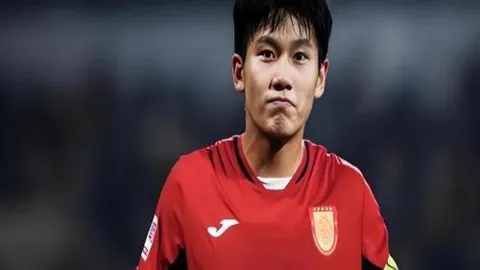 “中超名宿小克鲁伊夫受聘印尼足协，担任高级顾问”